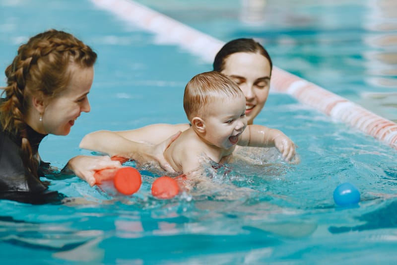 are-infant-swimming-lessons-worth-it-how-to-ensure-your-baby-s-safety