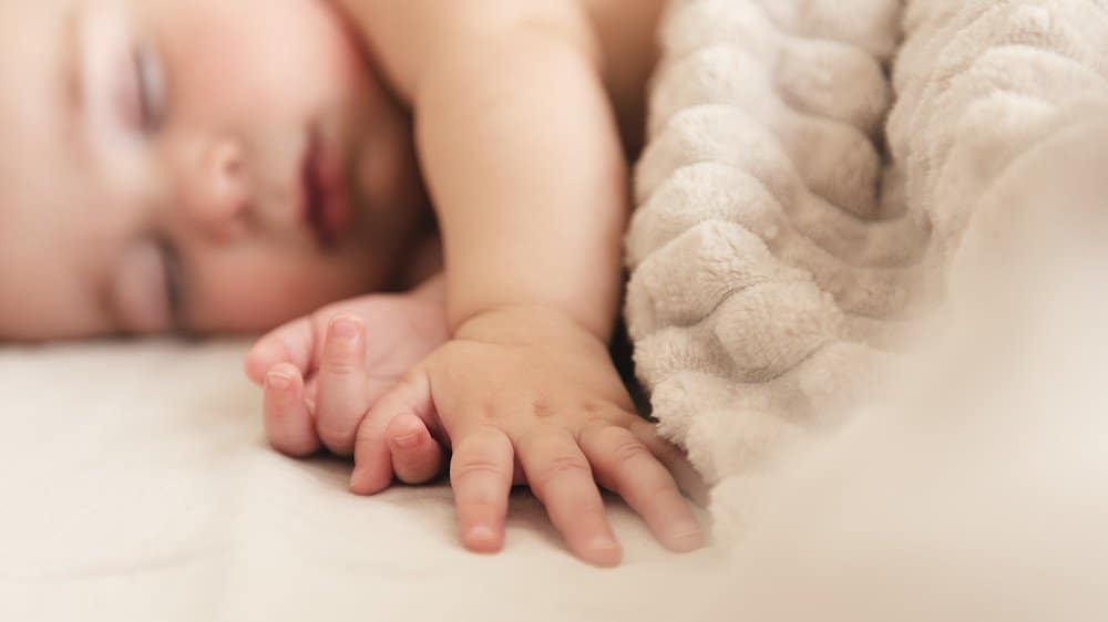 Infant sleep training to sleep without needing a bottle