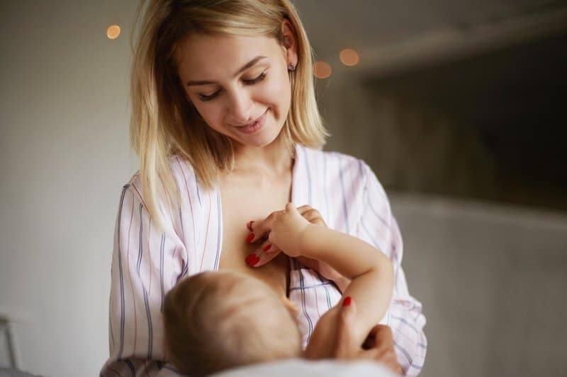 8 Best Breastfeeding Positions For You!