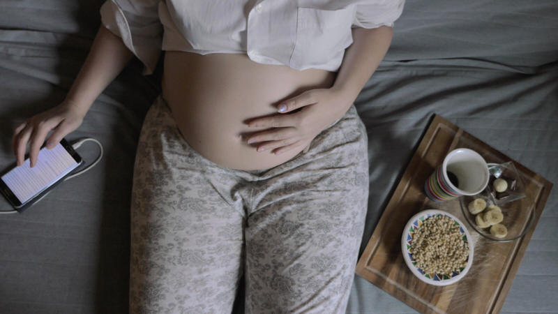 Are You Eating Once A Day While Pregnant? (Know The Risks & Why You Shouldn't Do It!)