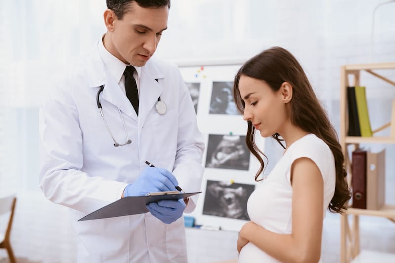 A pregnant woman is meeting with her gynecologist to discuss the health of her placenta